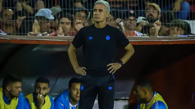 Luís Castro promoverá mudanças no Grêmio para o jogo contra o Fluminense