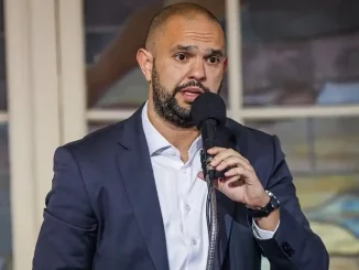 O presidente do Fluminense, Mattheus Montenegro. está na Europa, e o clube está buscando reforços.