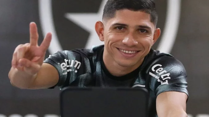 Savarino mais próximo do Fluminense