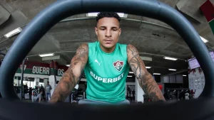 Guilherme Arana será o lateral-esquerdo do Fluminense na Libertadores 2026
