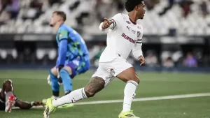 John Kennedy está em campo para o duelo contra o Bahia