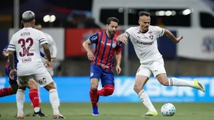 Renê em ação pelo Fluminense na Arena Fonte Nova