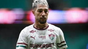 Lucho Acosta comanda o meio de campo tricolor - FOTO: MARCELO GONÇALVES / FLUMINENSE F.C.