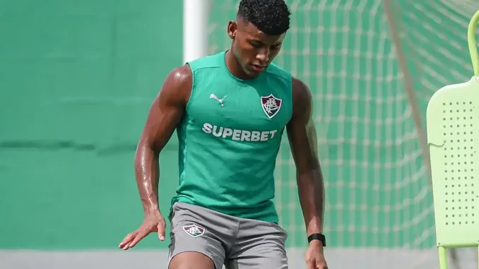 Escalação do Fluminense: Hércules deve substituir Bernal no clássico