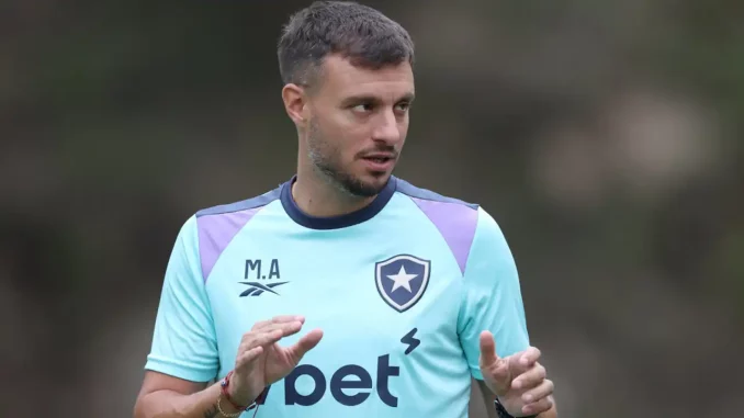 Martín Anselmi tem dúvidas para definir a escalação do Botafogo