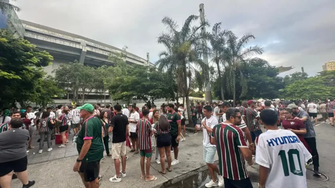 Torcedoras do Fluminense farão caminhada contra o feminicídio no Maracanã