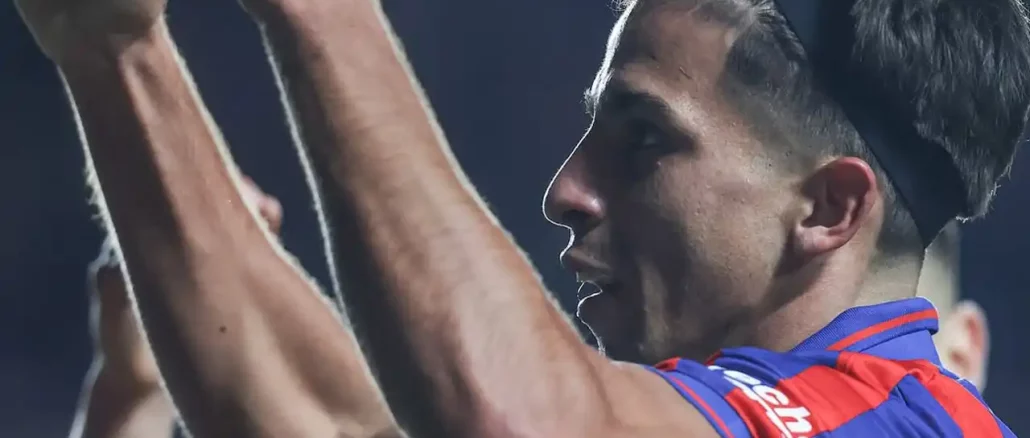 Alexis Cuello ficou distante do Fluminense