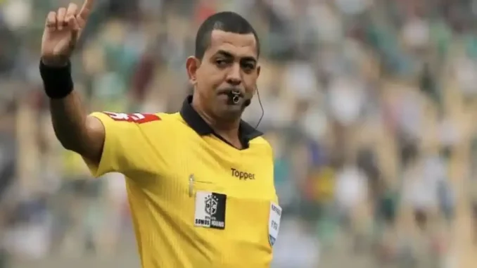 A FERJ escalou Wagner do Nascimento Magalhães para o clássico Fluminense x Vasco. Confira os detalhes da arbitragem e quem comanda o VAR no Maracanã.