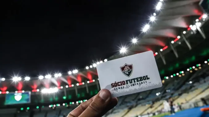 Confira o raio-X completo do Sócio Futebol do Fluminense: do auge em 2023 à queda em 2025. Veja números de sócios, receitas e a análise do cenário.