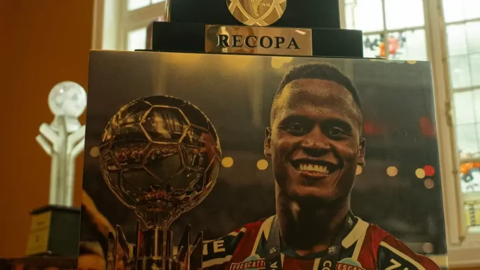 Sócio pede remoção de imagens de Jhon Arias após acerto com o Palmeiras