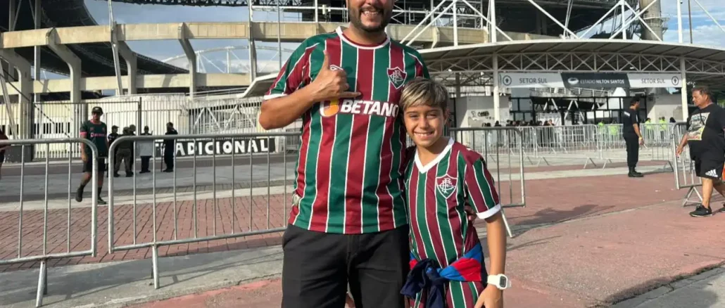 Torcida do Fluminense já marca presença no Engenhão