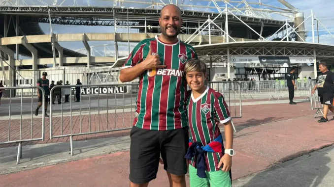 Torcida do Fluminense já marca presença no Engenhão
