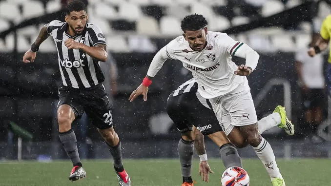 Fluminense bateu o Botafogo com gol de John Kennedy