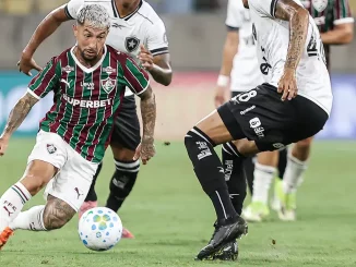 Lucho Acosta estará em campo contra o Atlético-MG