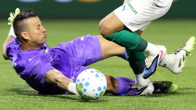Mauro Cezar apontou pênalti inexistente dado ao Palmeiras