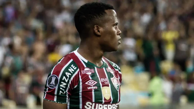 Jhon Arias prometeu voltar ao Fluminense, mas assinou com o Palmeiras