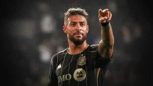 Denis Bouanga virou alvo do Fluminense