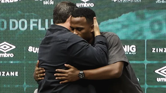 Jhon Arias retorna ao Brasil para defender o Palmeiras