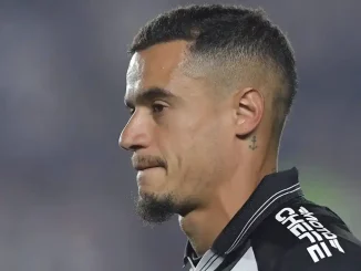Philippe Coutinho pediu rescisão no Vasco e tricolores reagiram imediatamente nas redes sociais. Confira a repercussão e o "veto" da torcida ao meia.