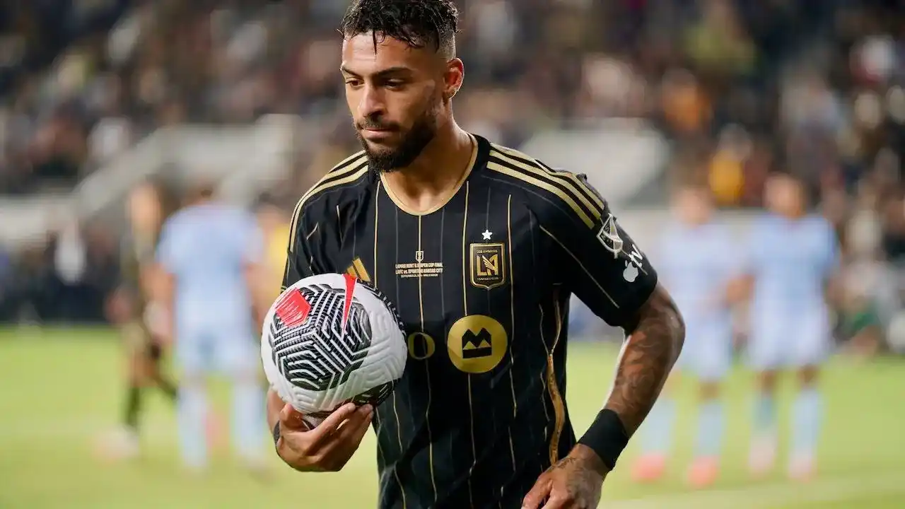 Lembra dele? Veja como está Denis Bouanga, alvo do Fluminense