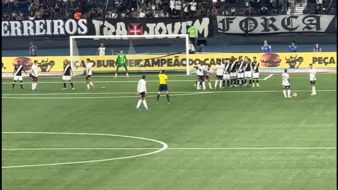 O Explosão Tricolor flagrou de um ângulo inédito o lance que resultou na expulsão de Facundo Bernal no clássico. Assista ao vídeo e veja os detalhes!