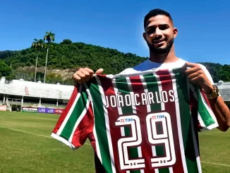 Indicado por Abel Braga em 2018 sob polêmica, o atacante João Carlos foi anunciado pelo FK Sarajevo. Relembre a passagem apagada pelo Fluminense.