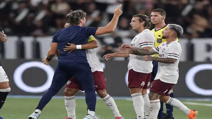 Gabriel Amaral detonou comentário de Ilsinho sobre expulsão de Zubeldía