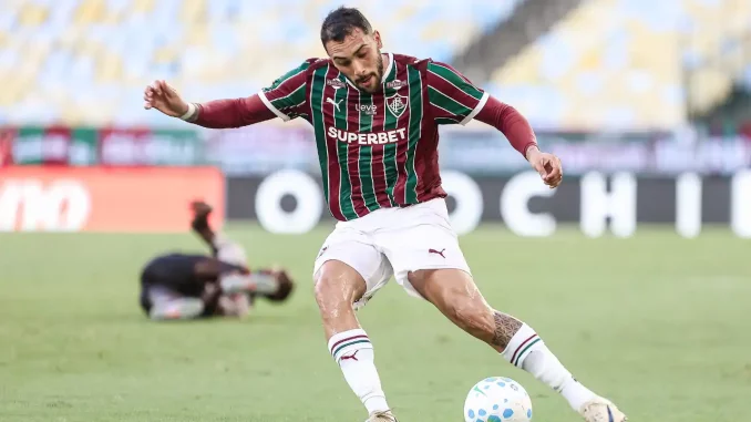 Freytes recebeu apoio de Zubeldía após ser vaiado pela torcida do Fluminense