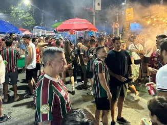 Movimentação da torcida do Fluminense no Maracanã antes do jogo contra o Corinthians
