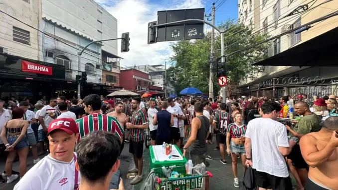 Veja a movimentação da torcida do Fluminense antes do clássico contra o Flamengo