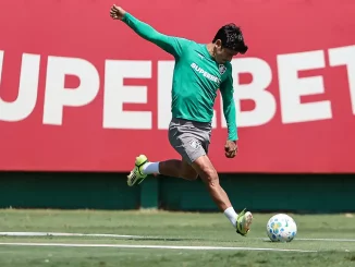 Germán Cano aparece treinando normalmente no treino desta sexta-feira