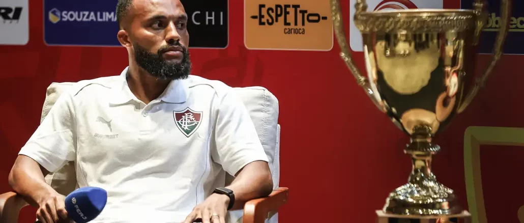 Samuel Xavier se recusou a tocar no troféu do Carioca 2026