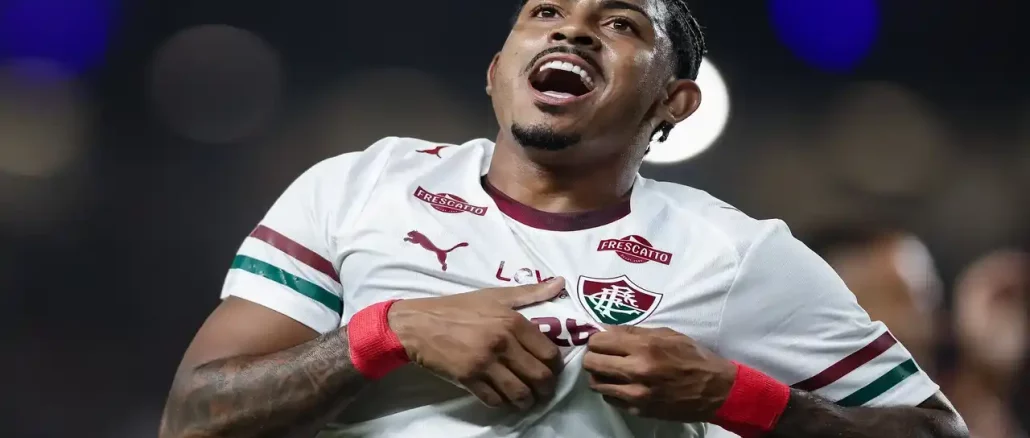 Vinicius Toledo exalta números de John Kennedy no Fluminense