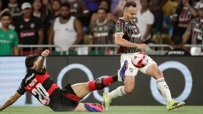 Fluminense acertou renovação de contrato com o lateral-esquerdo Renê