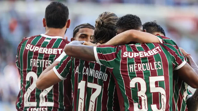 Fluminense venceu o Athletico-PR com gols nos minutos finais
