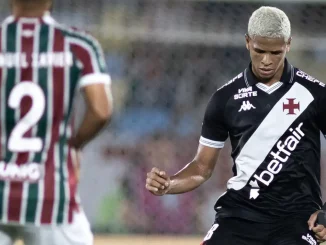 Barros cometeu dois pênaltis contra o Fluminense
