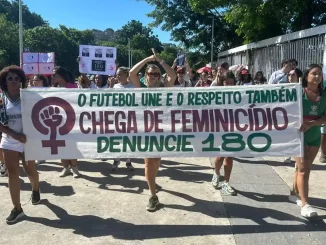 Veja as movimentações da torcida do Fluminense no Maracanã