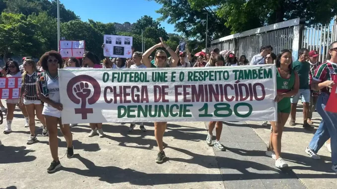 Veja as movimentações da torcida do Fluminense no Maracanã