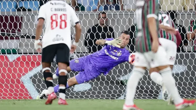 Diego Alves e Júlio César defendem convocação de Fábio para a Copa do Mundo