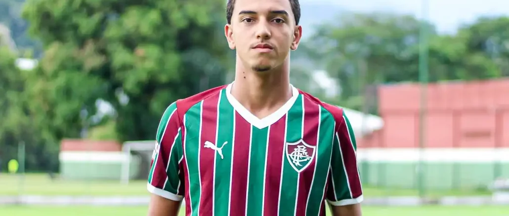 Fluminense anunciou a chegada do jovem zagueiro zagueiro Tibúrcio