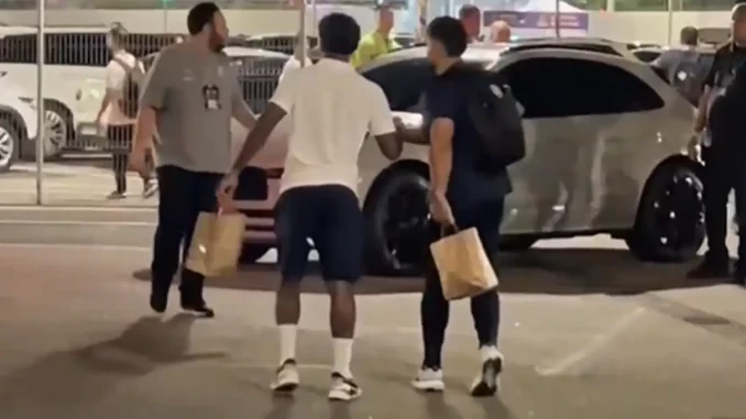 John Kennedy deixou o Maracanã mancando bastante