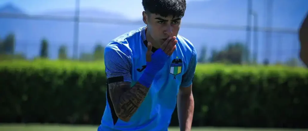 O Fluminense mirou uma joia do O'Higgins! Aarón Pérez, meia de 17 anos, está no radar tricolor. O clube chileno barrou a primeira investida. Confira os detalhes: