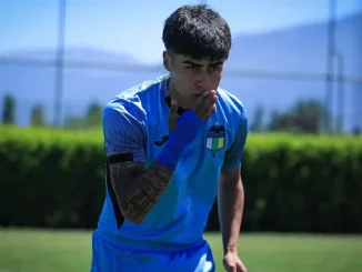 O Fluminense mirou uma joia do O'Higgins! Aarón Pérez, meia de 17 anos, está no radar tricolor. O clube chileno barrou a primeira investida. Confira os detalhes: