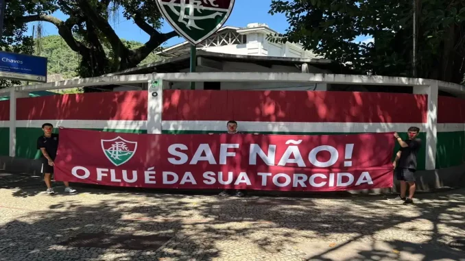 Laranjeiras amanhecem com protesto contra a SAF: "SAF NÃO!"