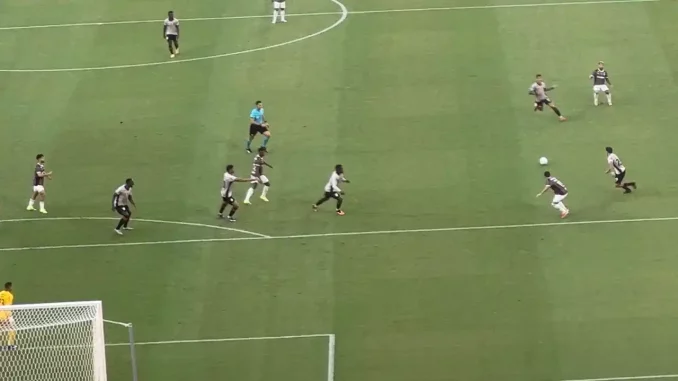 Registro exclusivo do Explosão Tricolor mostra os detalhes táticos da jogada ensaiada no gol de Canobbio contra o Athletico. Confira o vídeo!