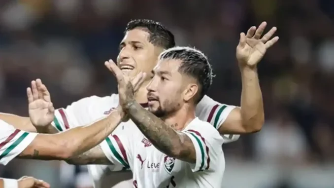 Vinicius Toledo analisa a fase espetacular de Lucho Acosta e Savarino no Fluminense. Confira a crônica da vitória e os destaques táticos!