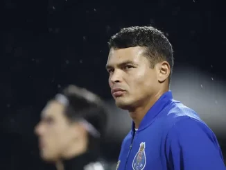 Tia de Thiago Silva rebate torcedores do Fluminense