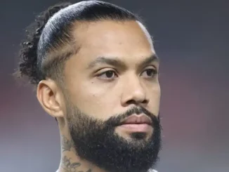 Volante Otávio quebra o silêncio após vice do Fluminense. Confira o desabafo do jogador sobre o pênalti perdido, as críticas e o momento de tristeza.