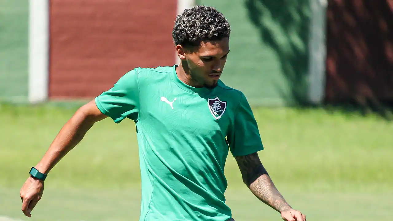 Jornalistas apontam porque Riquelme perdeu espaço no Flu