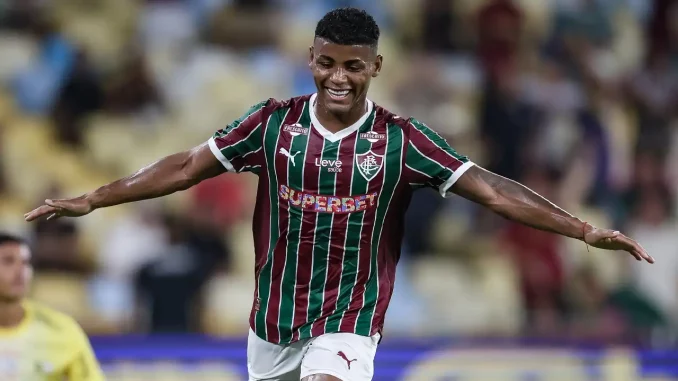 Hércules marcou o segundo gol do Fluminense contra o Corinthians